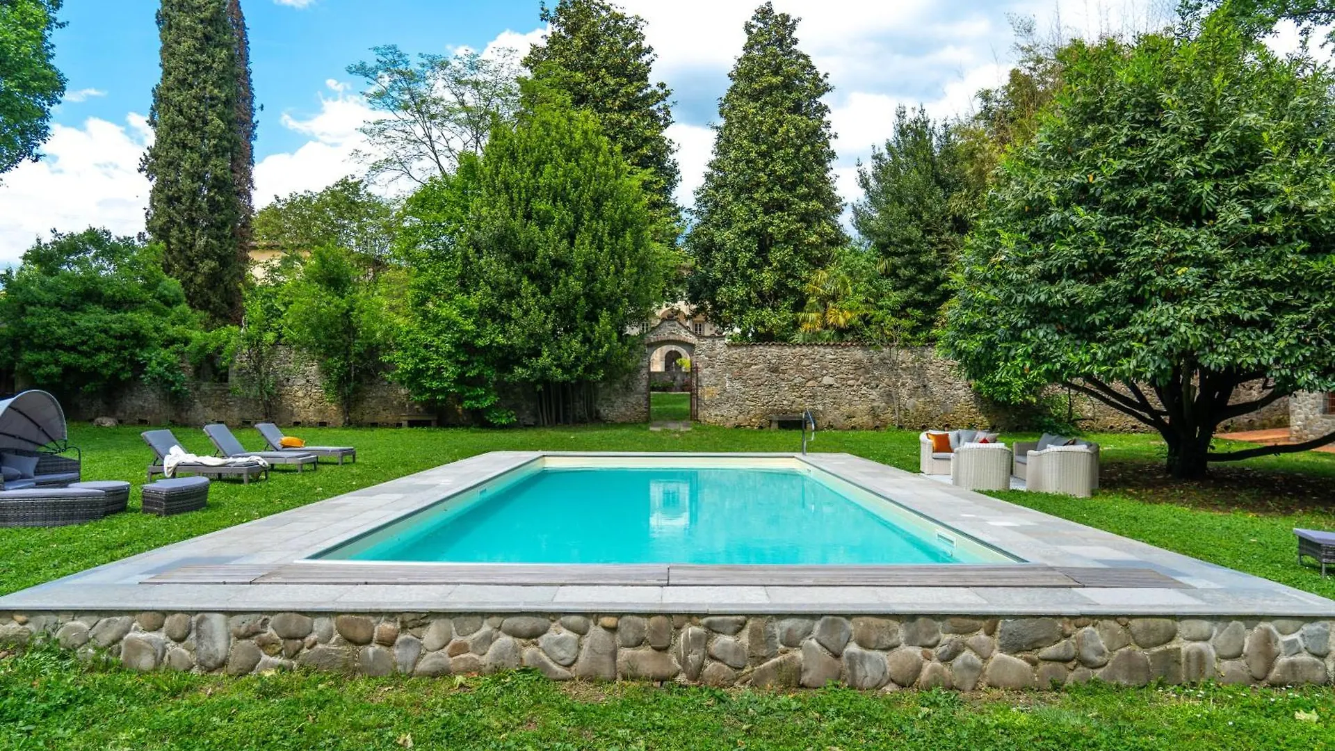 Case Bernardini Suites Ghivizzano Guest house